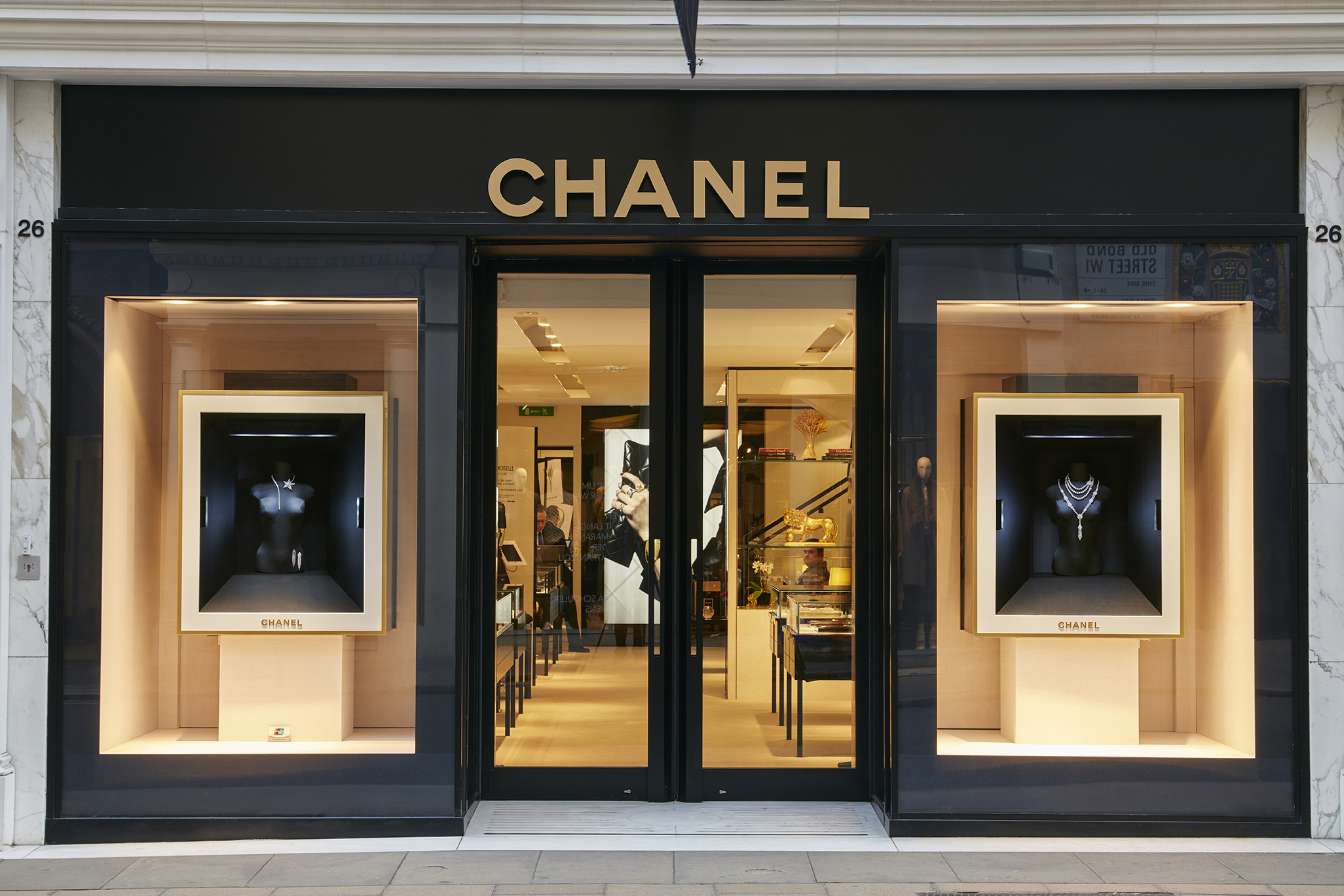 Window Display Design Chanel Bijoux de Diamants JUSTSO